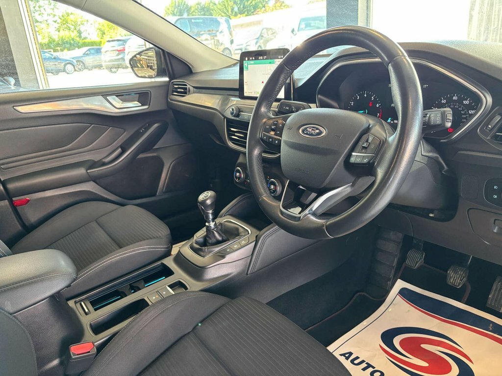 Ford Focus 1L Titanium Silver #2
