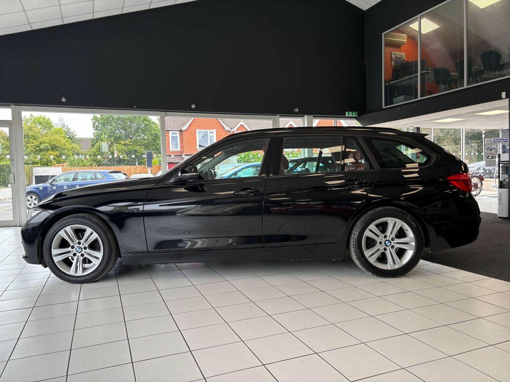 BMW 3 Series 2L Ed Sport Black #6