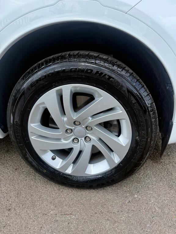 Land Rover Discovery Sport Core Black #8