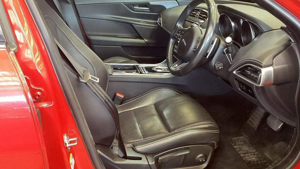 Jaguar XE 2.0D R-sport Euro 6 Ss Red #2
