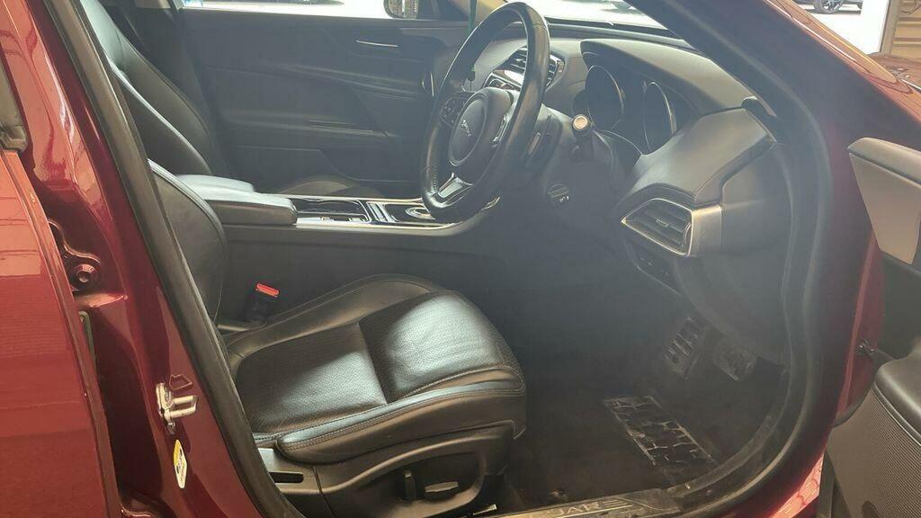 Jaguar XE 2.0D Portfolio Euro 6 Ss Red #2