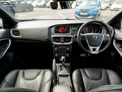 Volvo V40 Hatchback White #3
