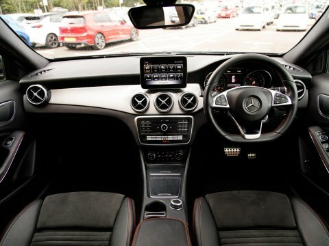 Mercedes-Benz GLA Class Gla 200 D Amg Line Blue #3