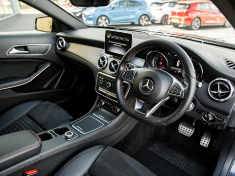 Mercedes-Benz GLA Class Gla 200 D Amg Line Blue #4