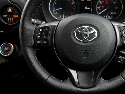 Toyota Yaris 1.5 Vvt-i Icon Tech 5-Dr Red #20