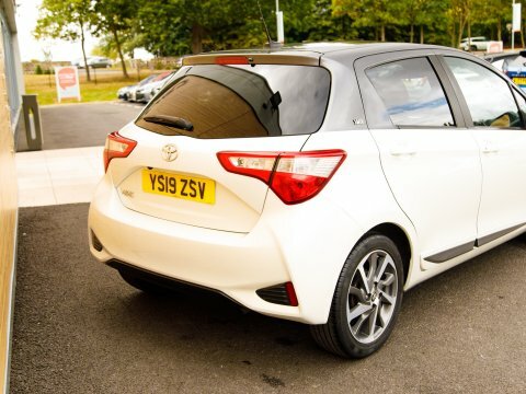 Toyota Yaris 1.5 Vvt-i Icon Tech 5-Dr Red #9