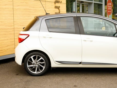Toyota Yaris 1.5 Vvt-i Icon Tech 5-Dr Red #7