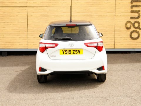 Toyota Yaris 1.5 Vvt-i Icon Tech 5-Dr Red #6