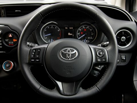 Toyota Yaris 1.5 Vvt-i Icon Tech 5-Dr Red #22