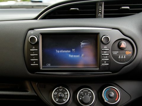 Toyota Yaris 1.5 Vvt-i Icon Tech 5-Dr Red #24