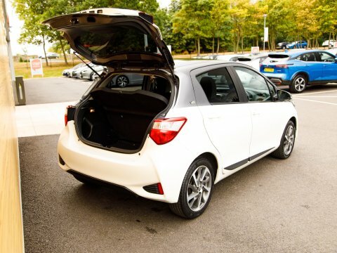 Toyota Yaris 1.5 Vvt-i Icon Tech 5-Dr Red #37