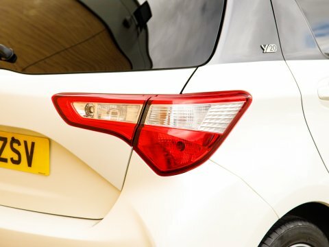 Toyota Yaris 1.5 Vvt-i Icon Tech 5-Dr Red #10