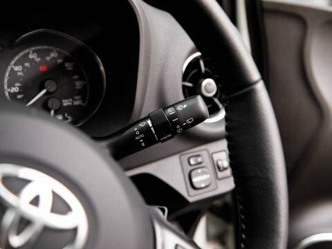 Toyota Yaris 1.5 Vvt-i Icon Tech 5-Dr Red #19