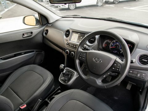Hyundai I10 Hatchback White #4