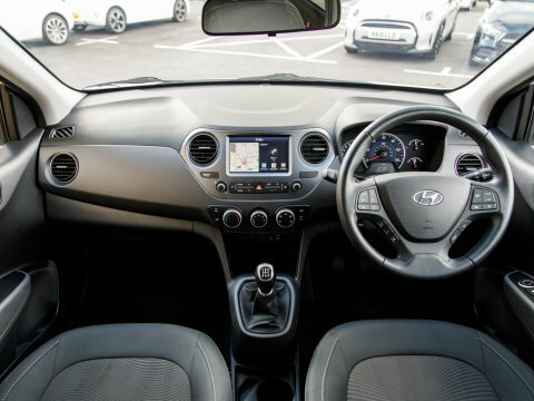 Hyundai I10 Hatchback White #3