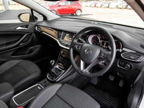 Vauxhall Astra Astra Griffin Edition T White #4