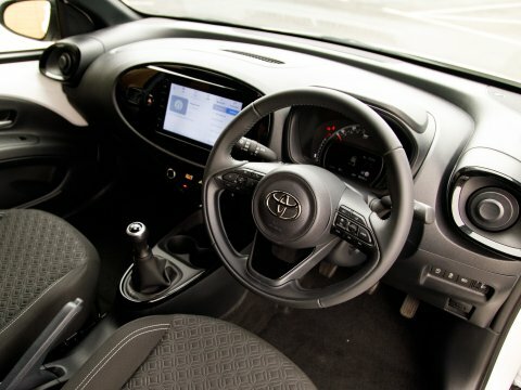 Toyota Aygo X Hatchback EO25NLU White #4
