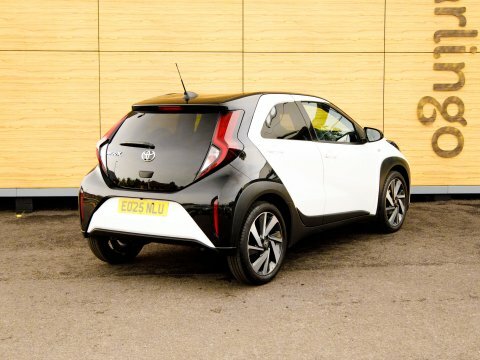 Toyota Aygo X Hatchback EO25NLU White #2