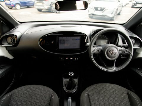 Toyota Aygo X Hatchback EO25NLU White #3