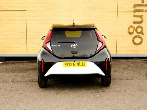Toyota Aygo X Hatchback EO25NLU White #6