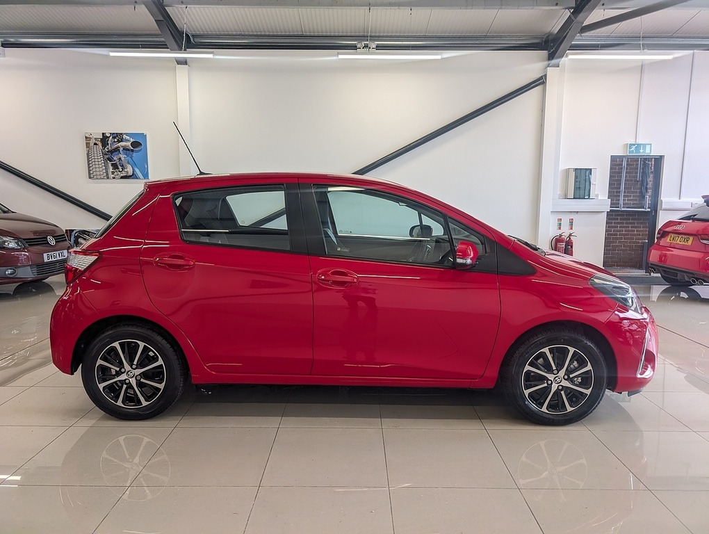 Toyota Yaris Vvt-i Icon Tech FY18HGE Red #6