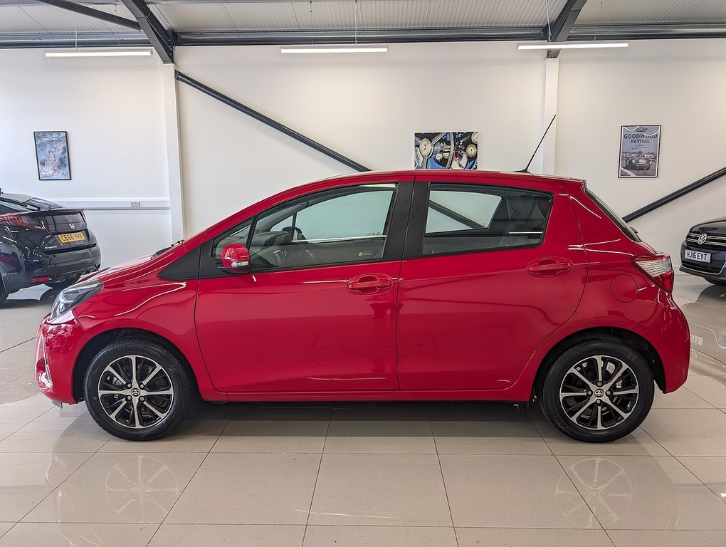Toyota Yaris Vvt-i Icon Tech FY18HGE Red #3