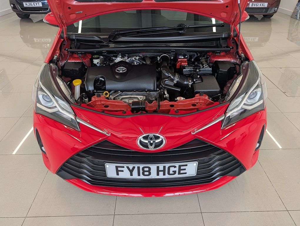 Toyota Yaris Vvt-i Icon Tech FY18HGE Red #5