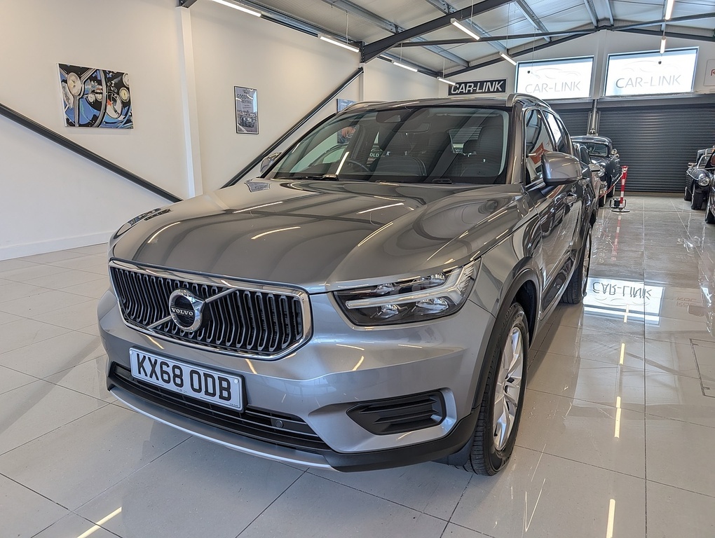 Volvo XC40 T3 Momentum Grey #2