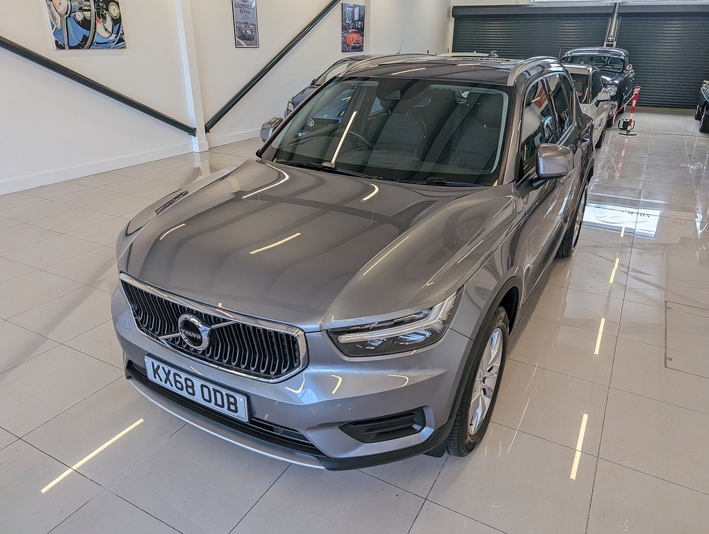 Volvo XC40 T3 Momentum Grey