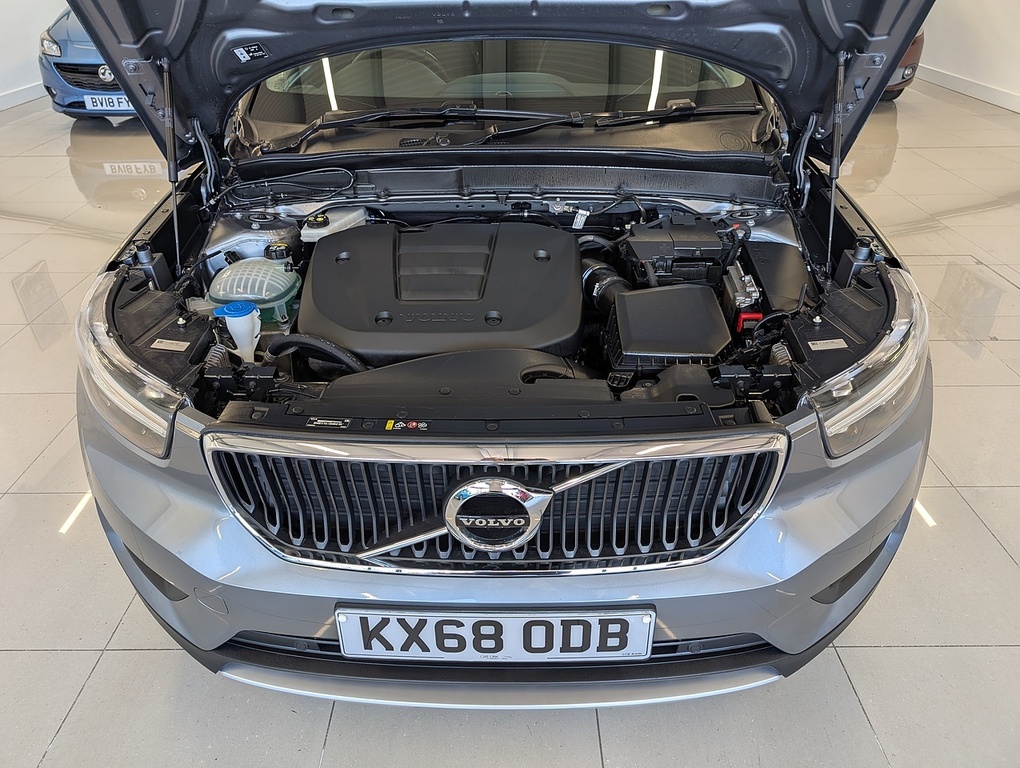 Volvo XC40 T3 Momentum Grey #5