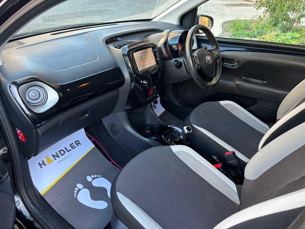 Toyota Aygo 1.0 Vvt-i X-clusiv X-shift Euro 5 Black #4
