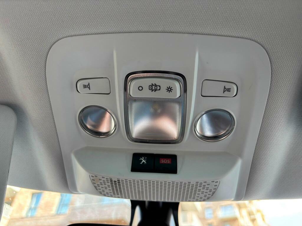 Peugeot 2008 1.5 Bluehdi 100 Allure Premium Red #35