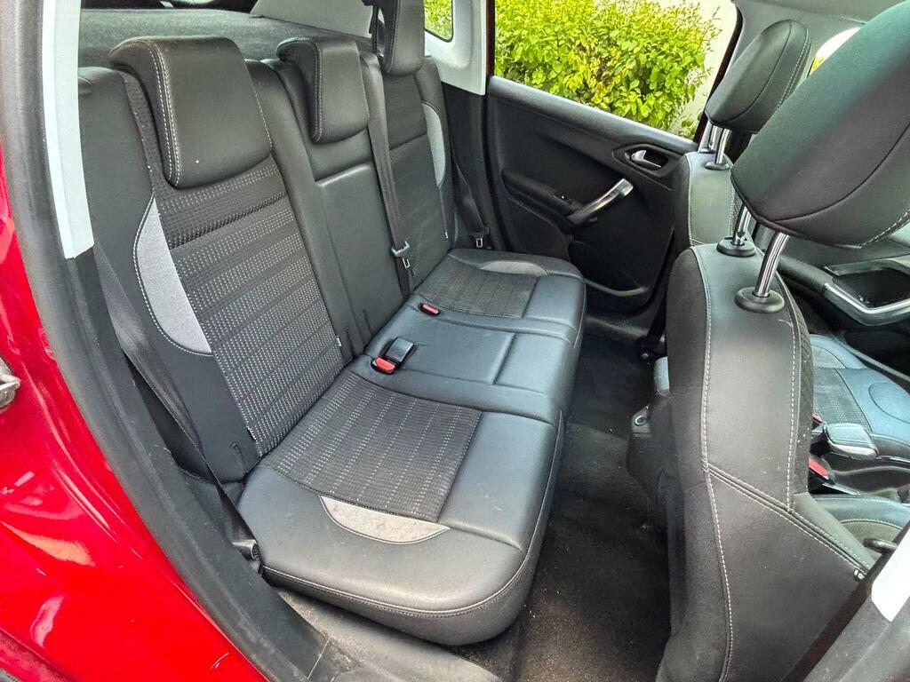 Peugeot 2008 1.5 Bluehdi 100 Allure Premium Red #29