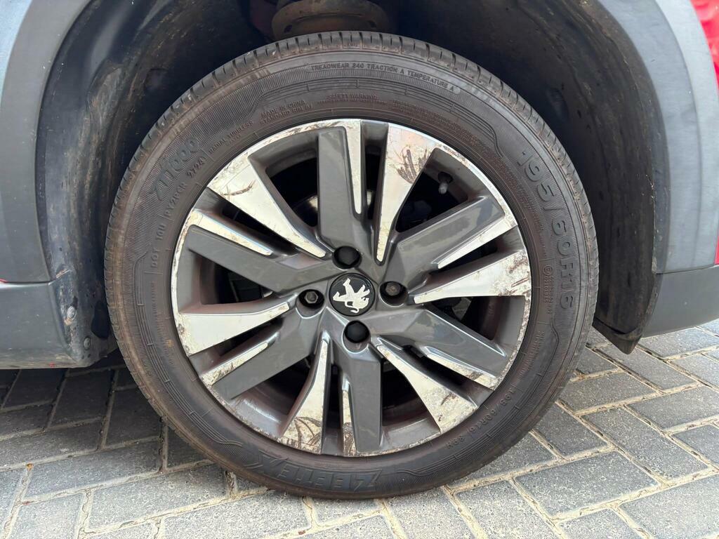 Peugeot 2008 1.5 Bluehdi 100 Allure Premium Red #42