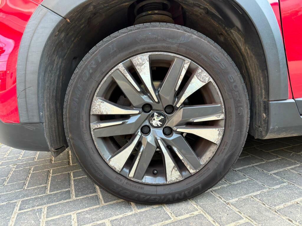 Peugeot 2008 1.5 Bluehdi 100 Allure Premium Red #41