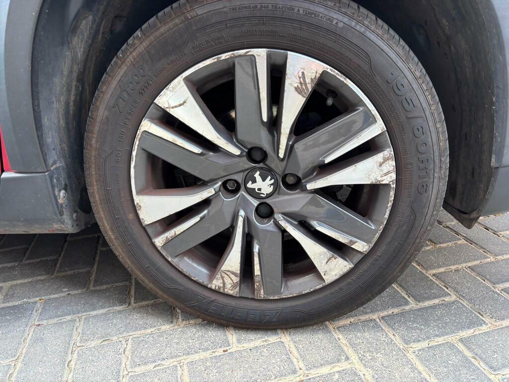 Peugeot 2008 1.5 Bluehdi 100 Allure Premium Red #43