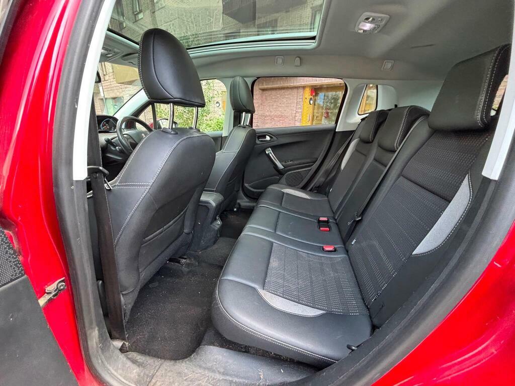 Peugeot 2008 1.5 Bluehdi 100 Allure Premium Red #30