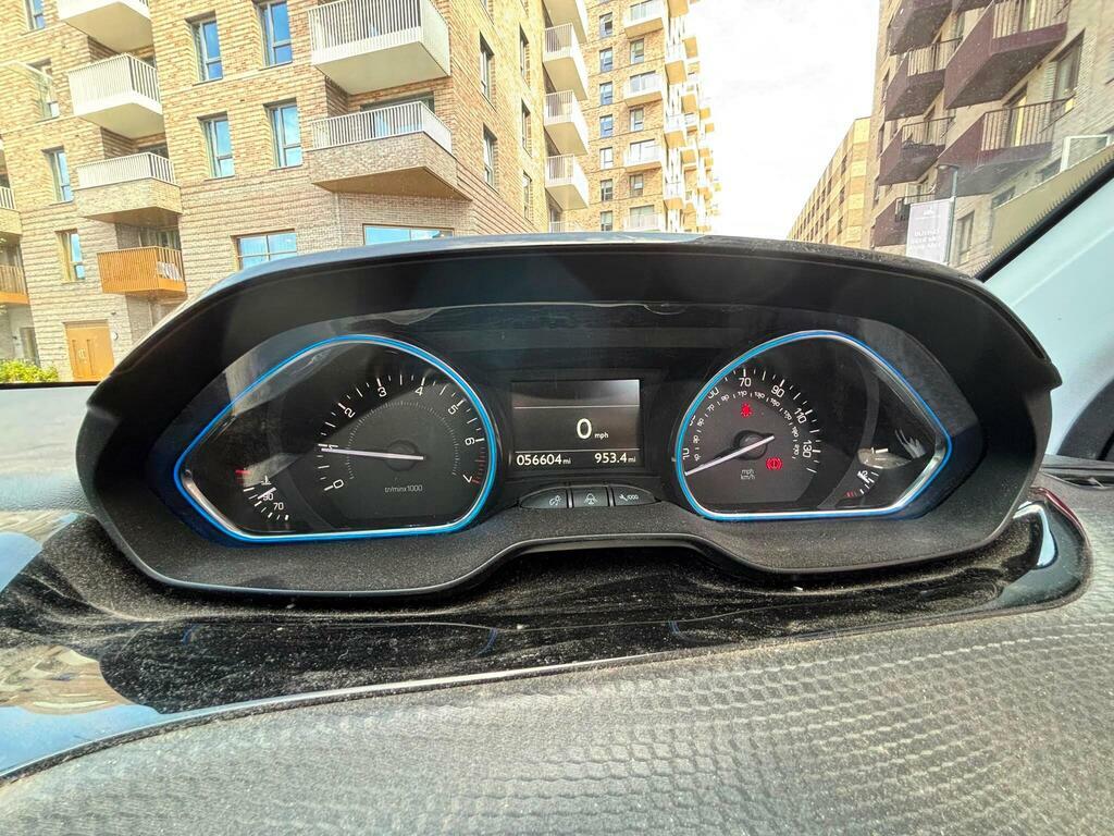 Peugeot 2008 1.5 Bluehdi 100 Allure Premium Red #47