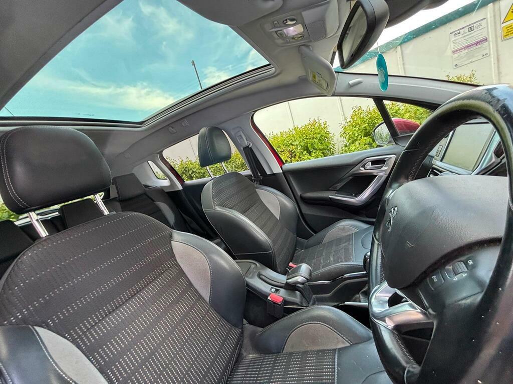 Peugeot 2008 1.2 Puretech Allure Premium Euro 6 S S Red #3