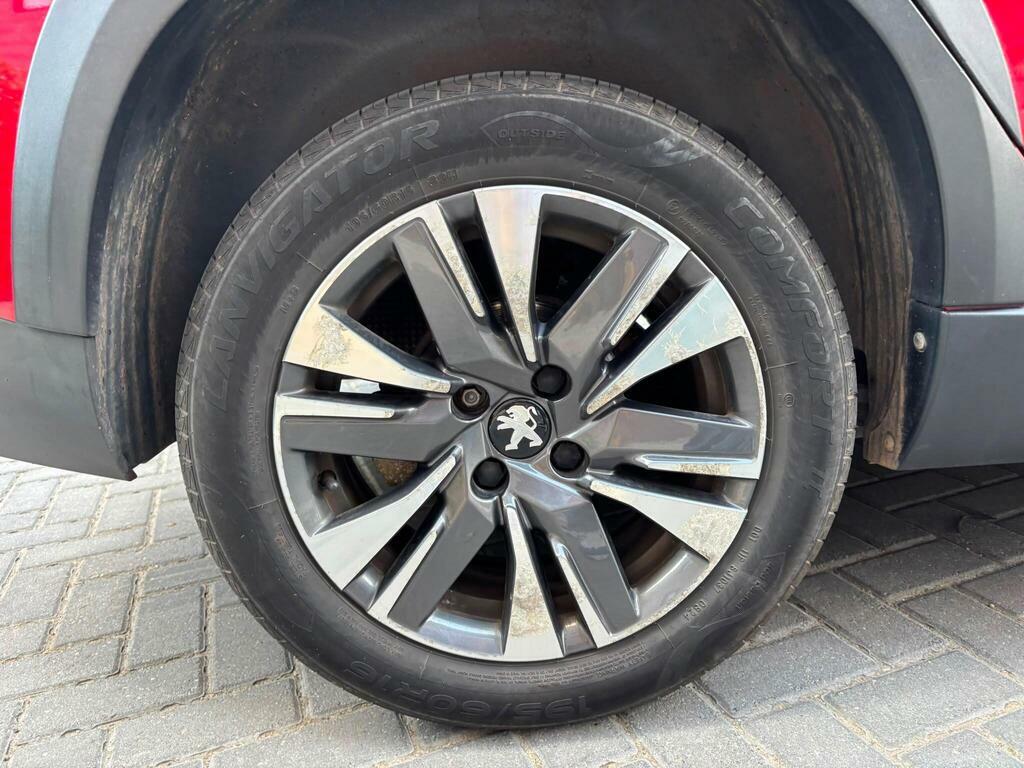 Peugeot 2008 1.5 Bluehdi 100 Allure Premium Red #40