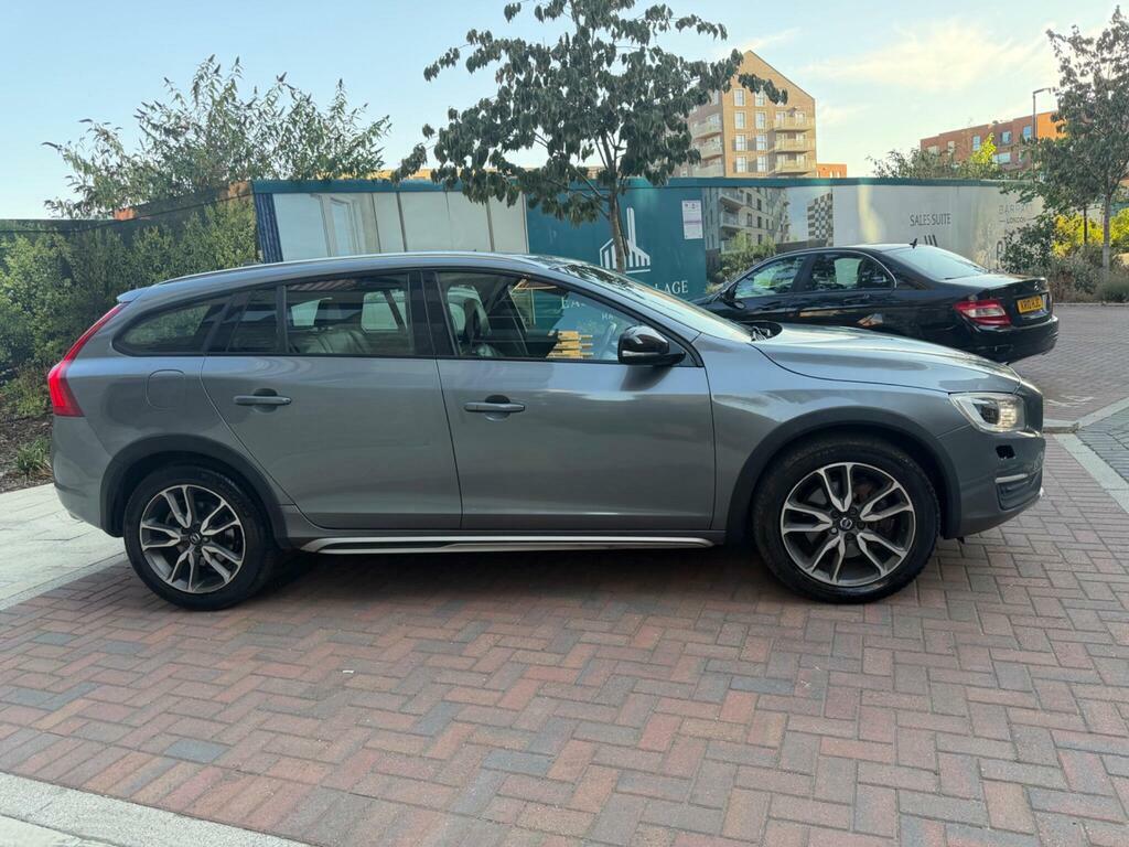 Volvo V60 Cross Country D4 Lux Nav Black #13