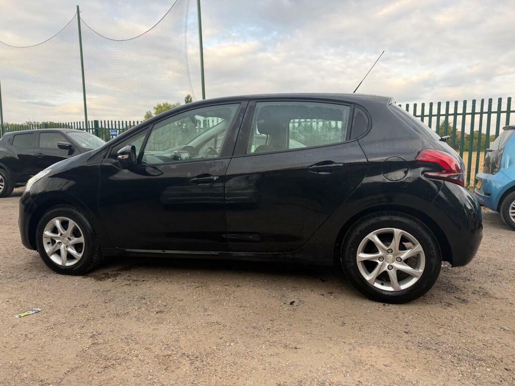 Peugeot 208 1.2 Active White 1 Owner From New Low Tax C White #10