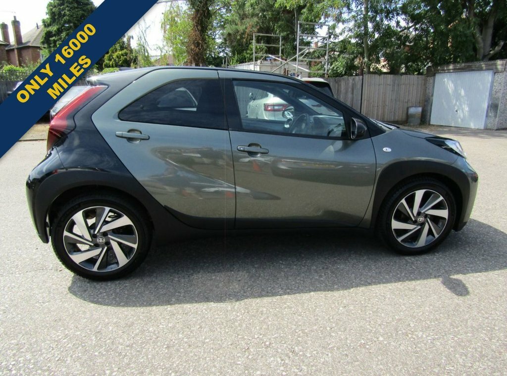 Toyota Aygo X 1L Edge Green #3