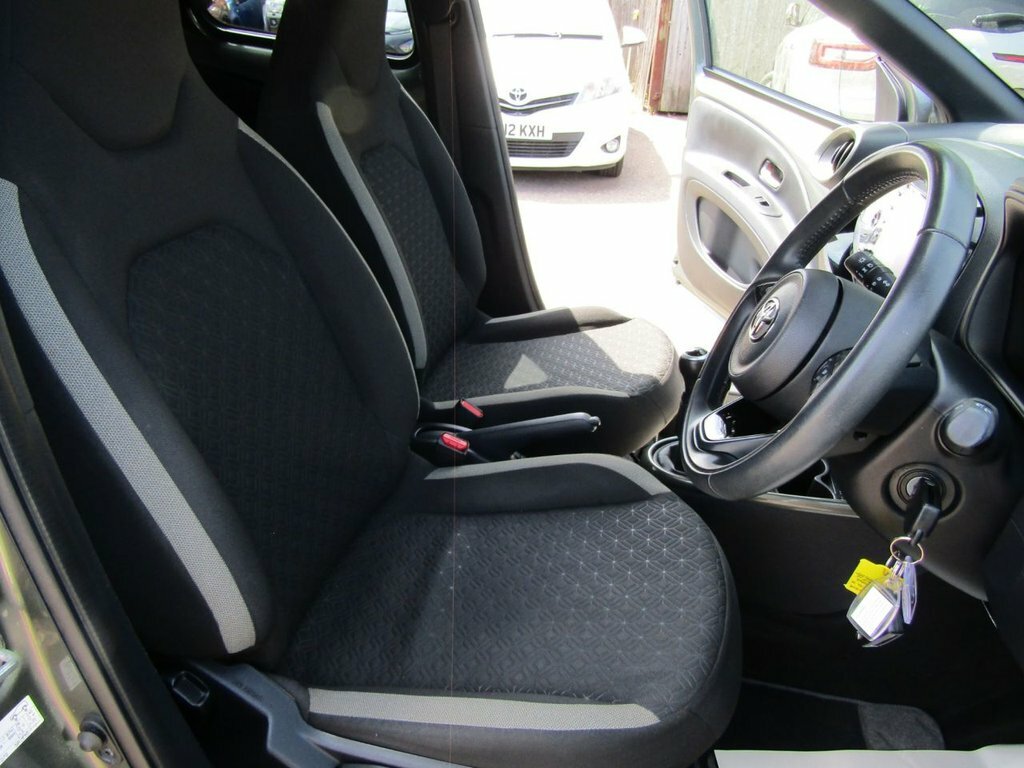 Toyota Aygo X Pure White #11
