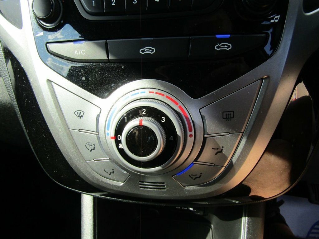 Hyundai Ix20 1.6 Style Hatchback Euro 5 123 Bh White #22