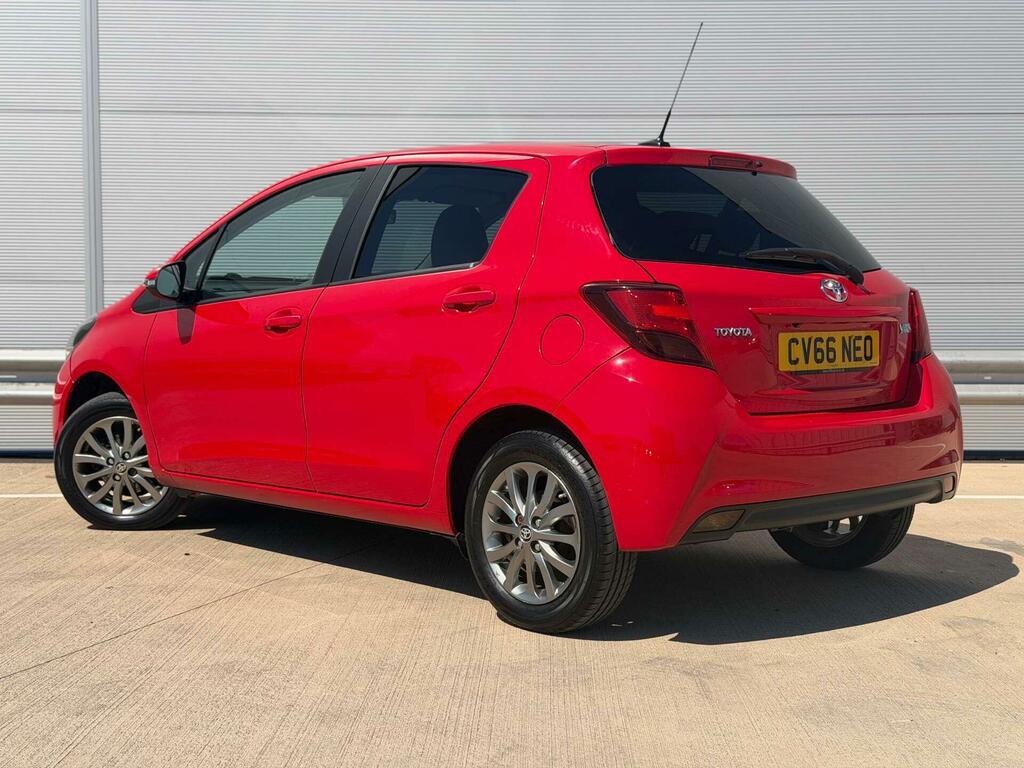 Toyota Yaris Icon Red #4