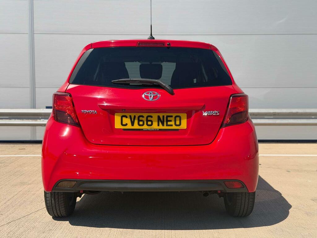 Toyota Yaris Icon Red #5