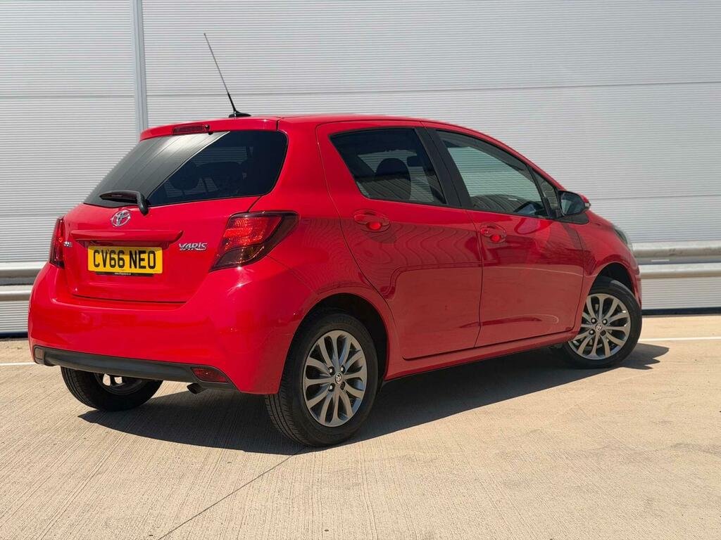 Toyota Yaris Icon Red #6