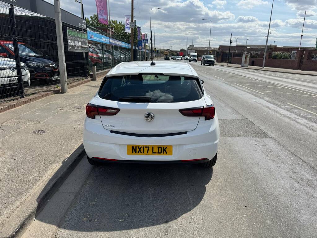 Vauxhall Astra 1.4I 16V Sri White #2