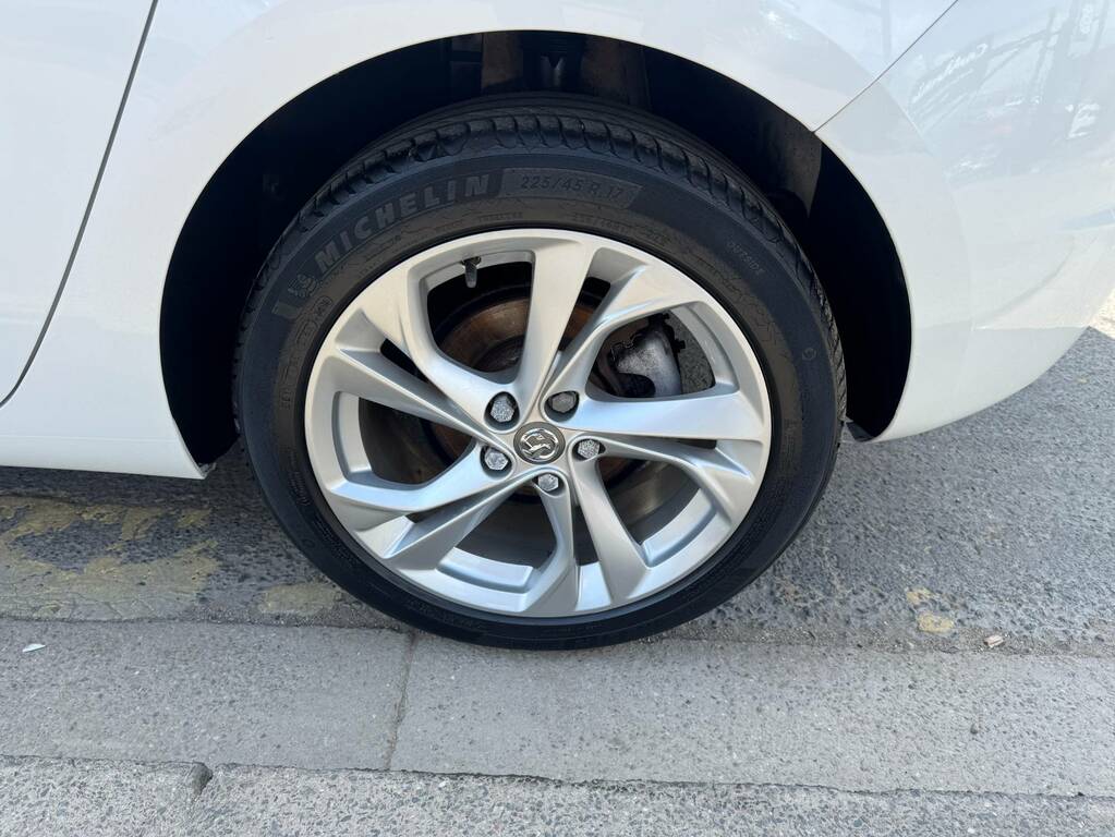 Vauxhall Astra 1.4I 16V Sri White #5